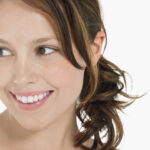 Young woman with clear skin that can avoid breakouts