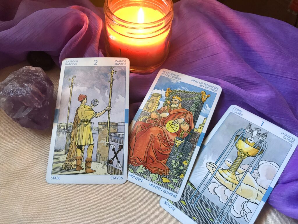 A Prophesize Romance: How to Conduct a Love Tarot Card Reading