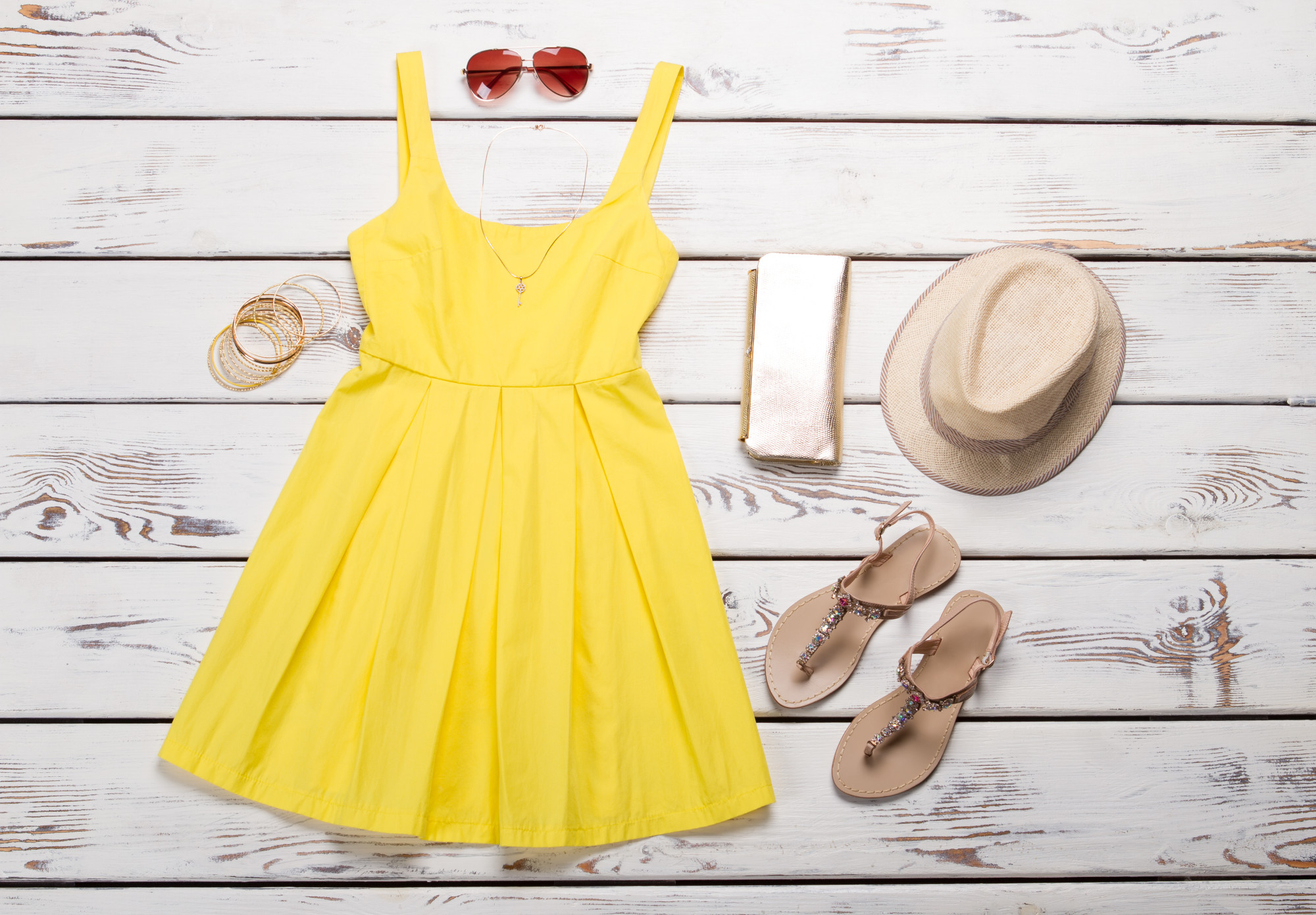 Top 5 Summer Fashion Essentials for Vacations in 2022