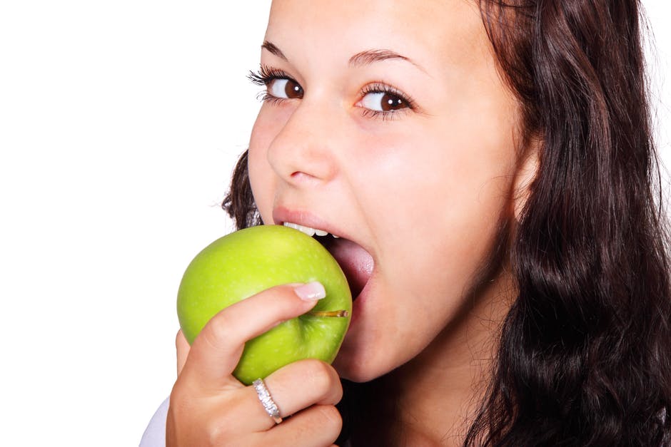 Your Guide on What Not to Eat After Teeth Whitening